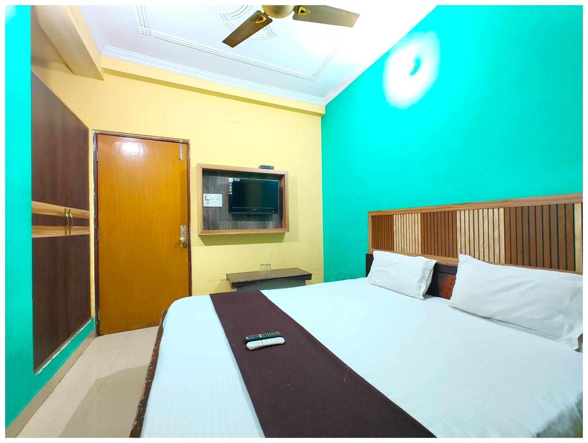 Hotel Kashi Near Railway Station - With #prime Location #wi-fi #hygience & Spacious - Near Kashi Vishwanath Temple And Ganga Ghat - A In Heart Of Varanasi