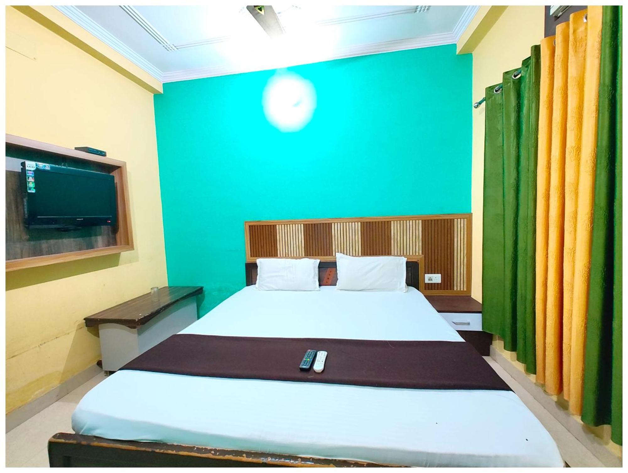 Kashi Near Railway Station - With #prime Location #wi-fi #hygience & Spacious - Near Kashi Vishwanath Temple And Ganga Ghat - A In Heart Of 3* Varanasi