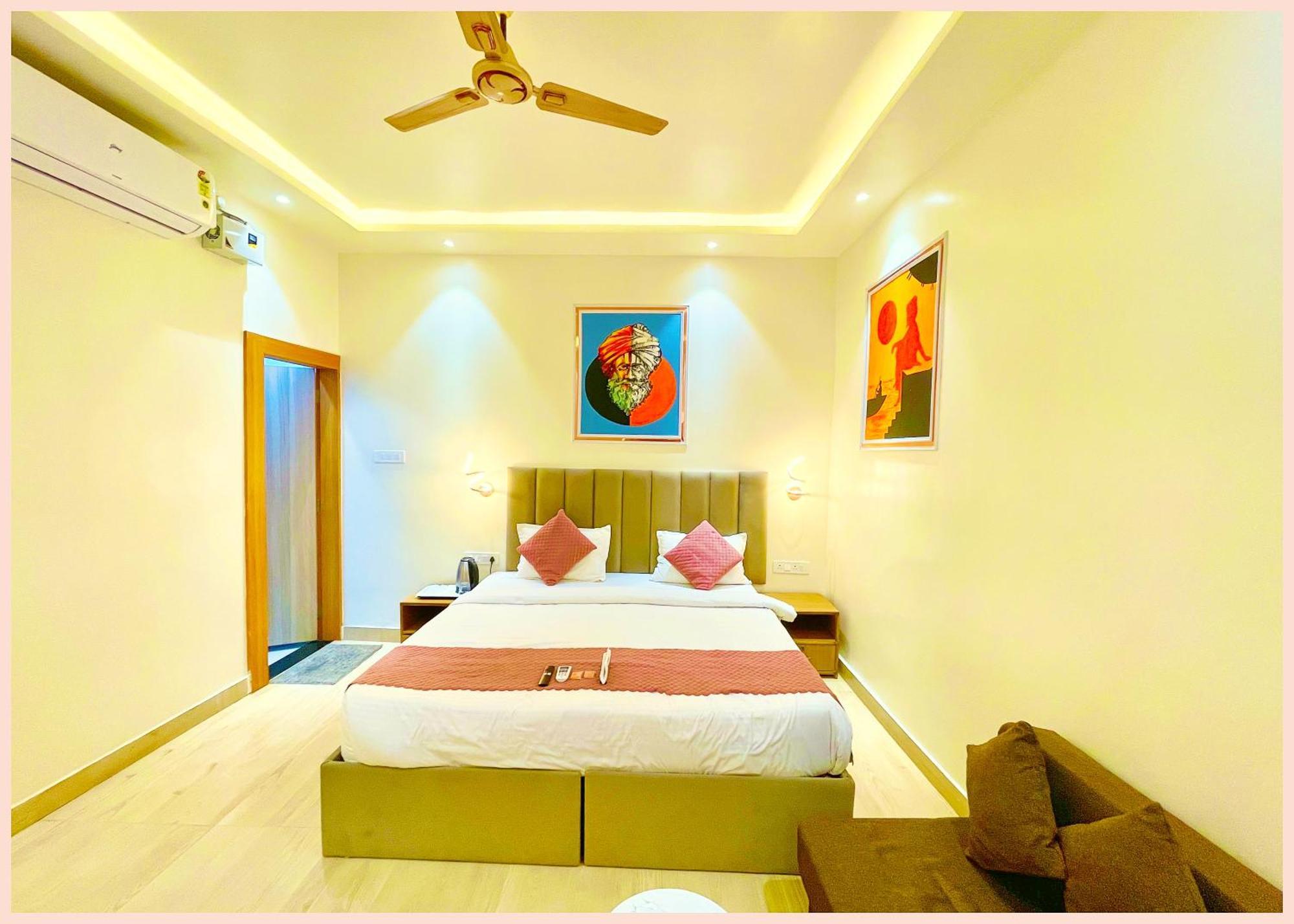 Vns The Premium The Banaras -near Kashi Vishwanath Temple - Free Wi-fi And Service Facilities - In Varanasi