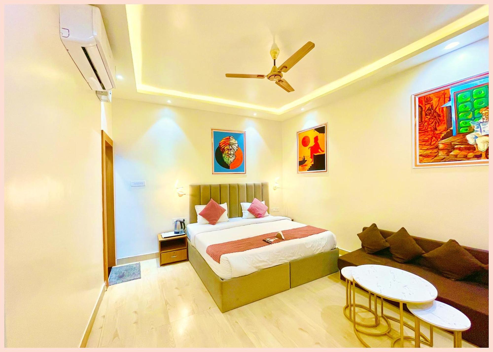 Vns The Premium The Banaras -near Kashi Vishwanath Temple - Free Wi-fi And Service Facilities - In Varanasi