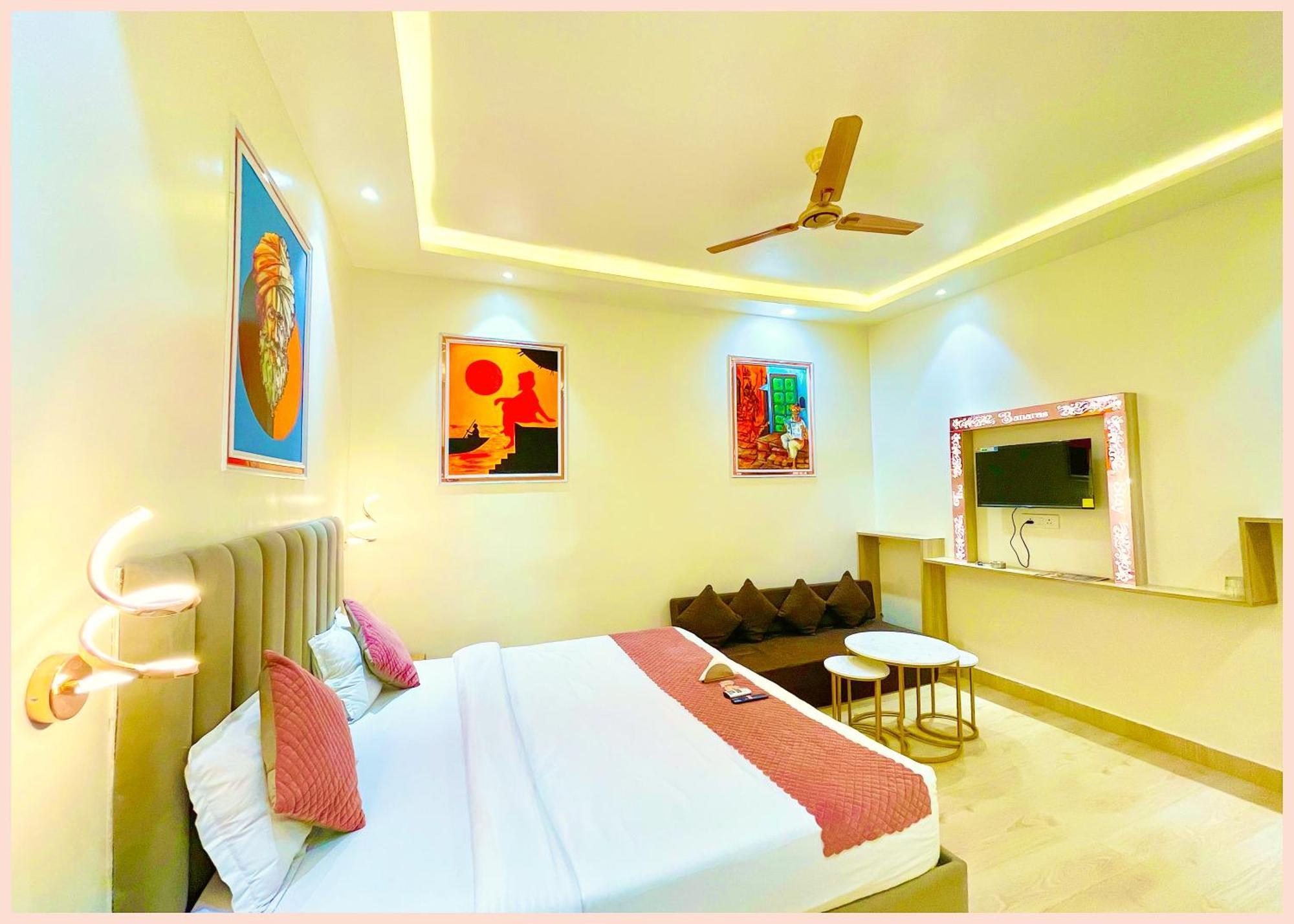 Vns The Premium The Banaras -near Kashi Vishwanath Temple - Free Wi-fi And Service Facilities - In Guest house