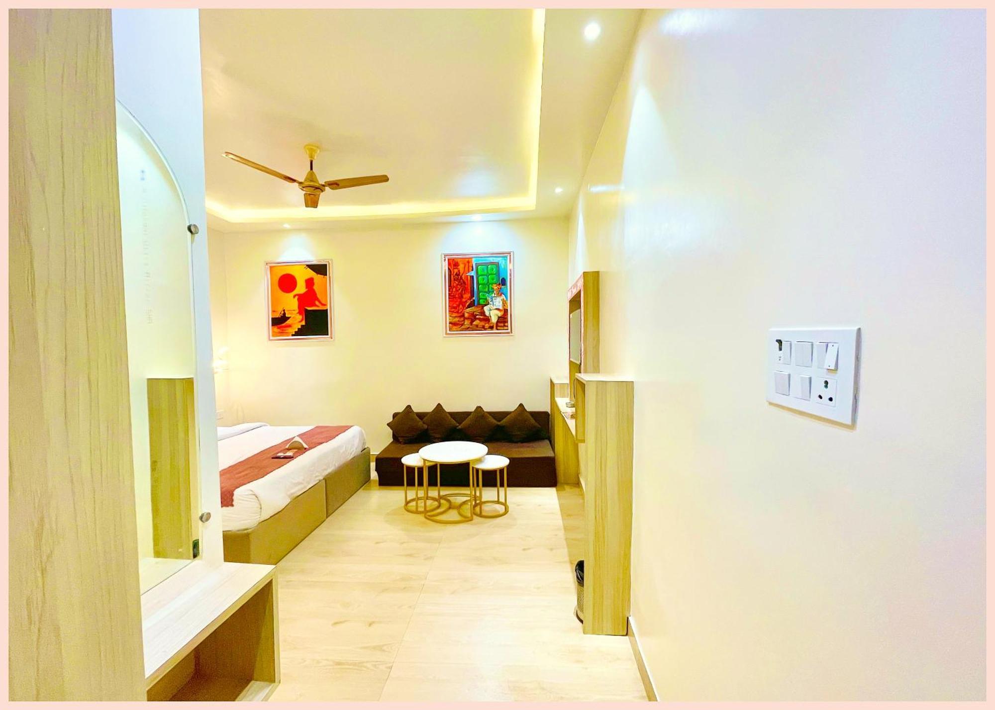 Guest house Vns The Premium The Banaras -near Kashi Vishwanath Temple - Free Wi-fi And Service Facilities - In Varanasi