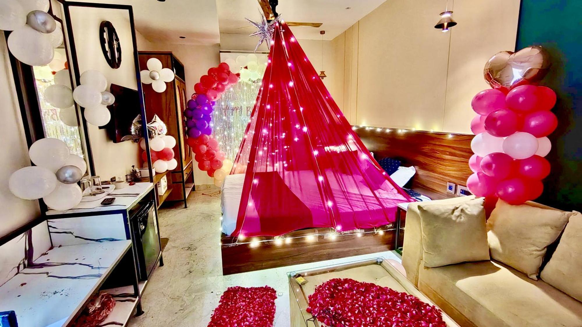 Love hotel Iconic *