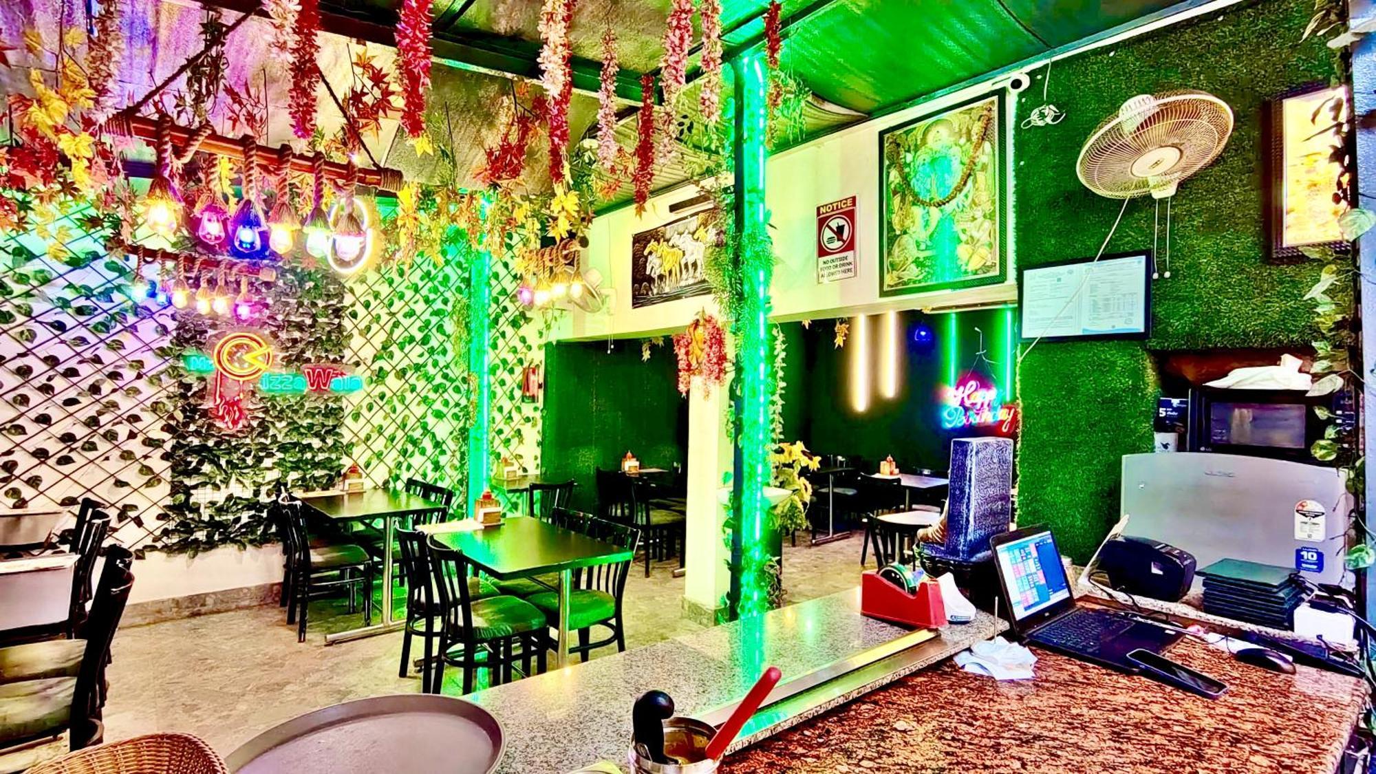 Love hotel Iconic *
