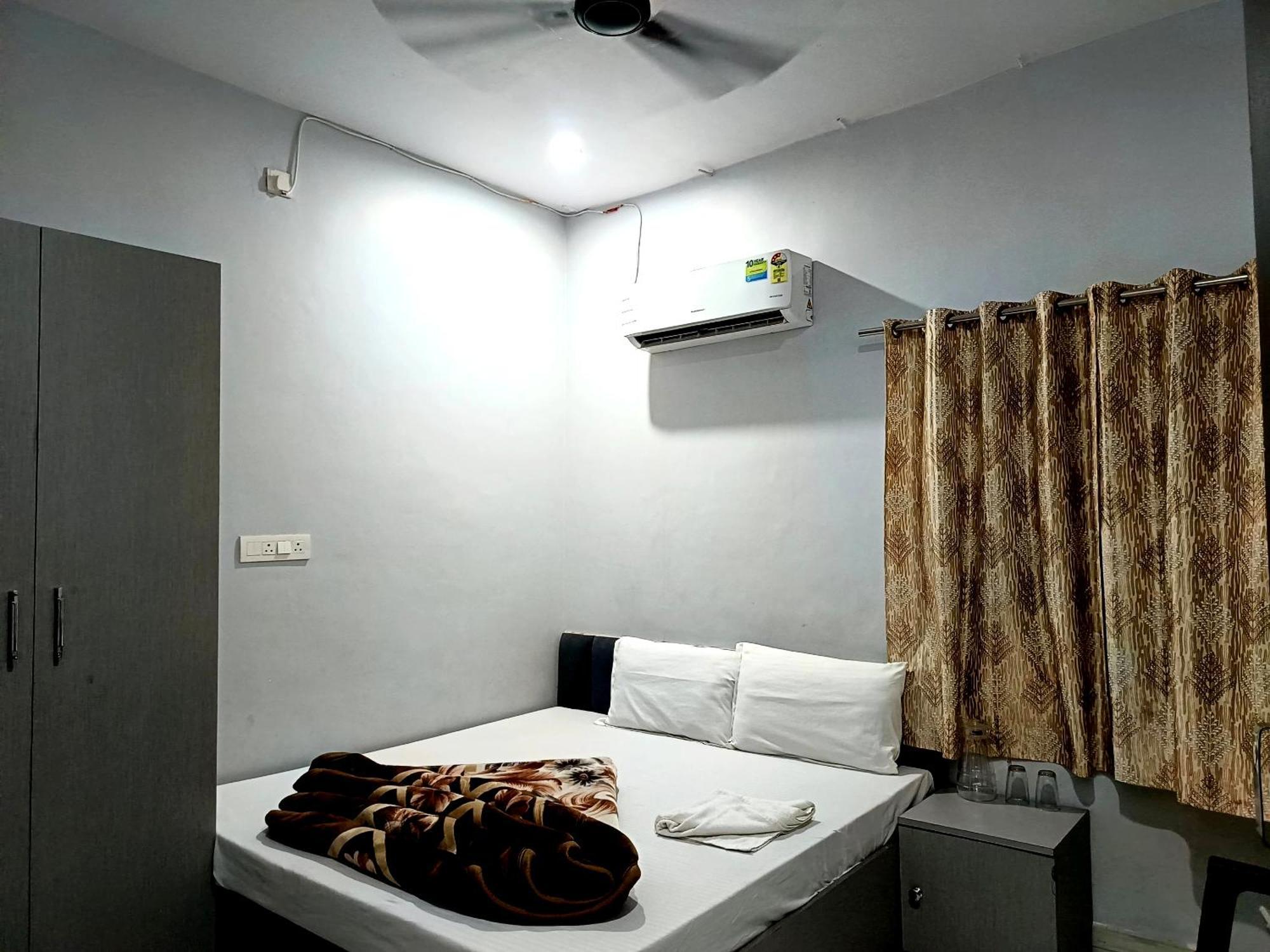 Hotel Shivaa Aashram Near Kashi Temple With Free Internet Service Hotel Varanasi