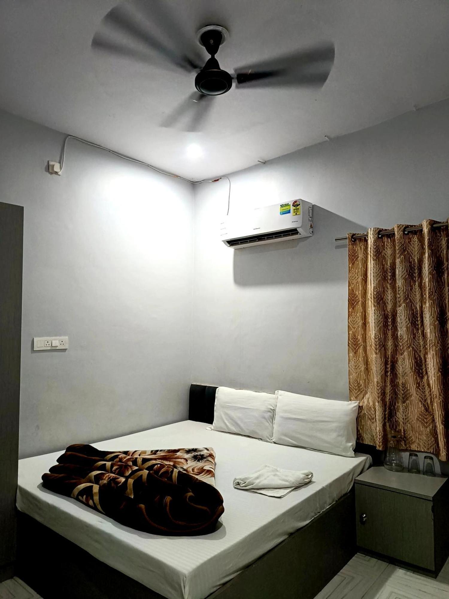 Hotel Shivaa Aashram Near Kashi Temple With Free Internet Service Hotel 2*