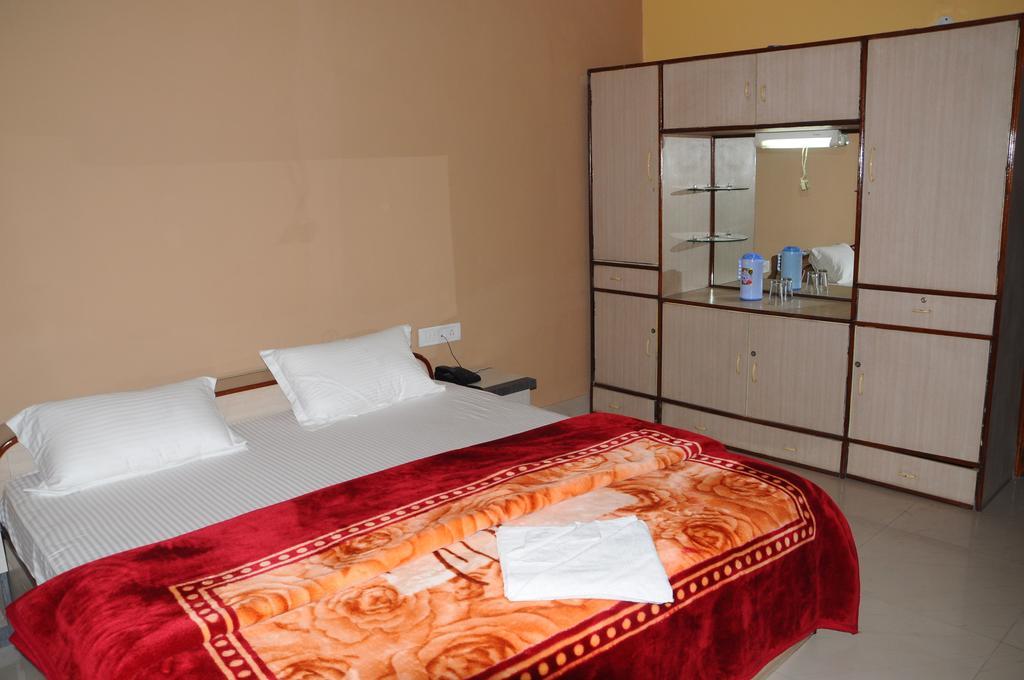 Guest house Hotel H.K.J International 3*