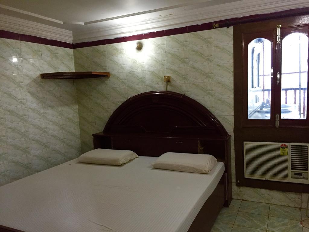 Grg Shanti Near Manikarnika Ghat Guest house 3*