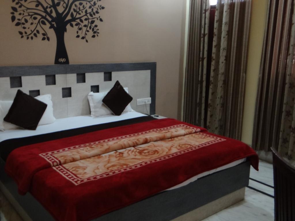 Hotel H.K.J International Guest house 3*