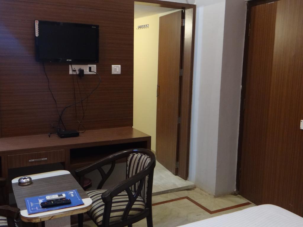 Hotel H.K.J International 3*
