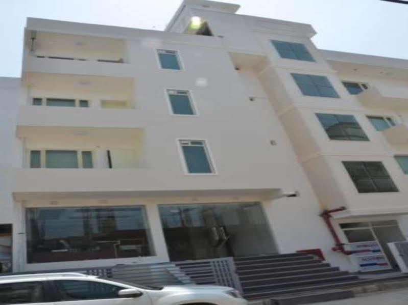 Capital O 4535 Uma Palace Hotel Varanasi