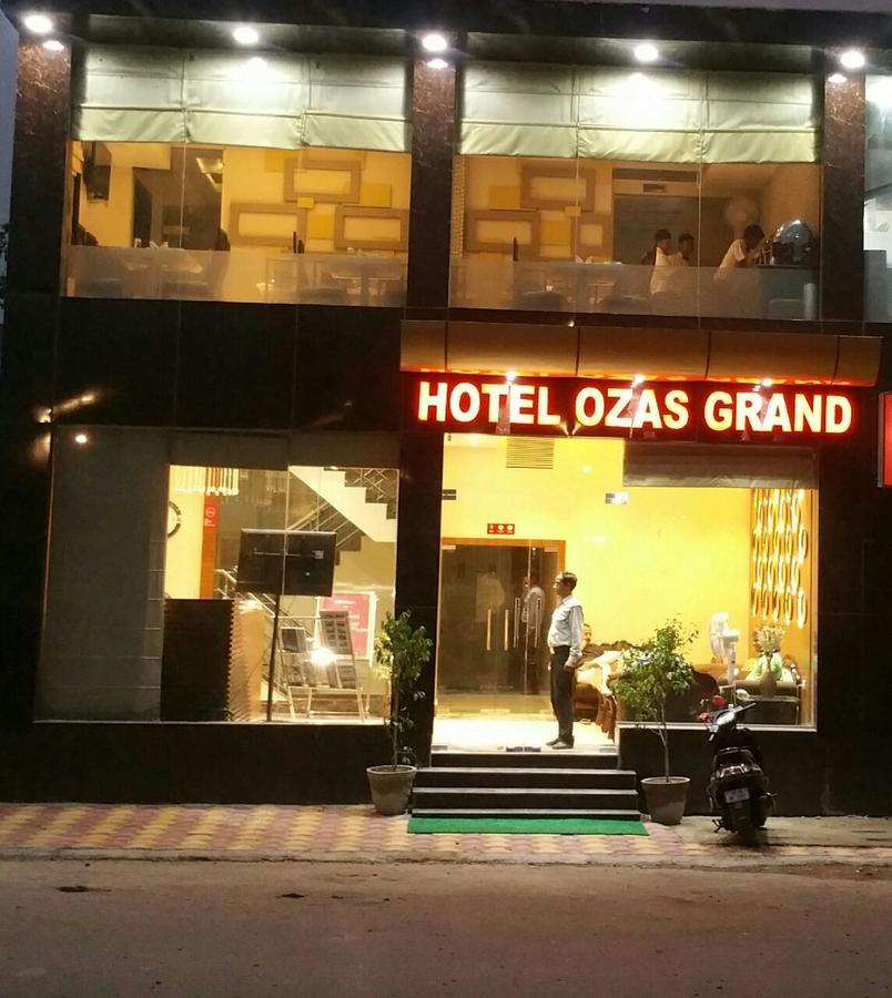 Hotel Ozas Grand Varanasi
