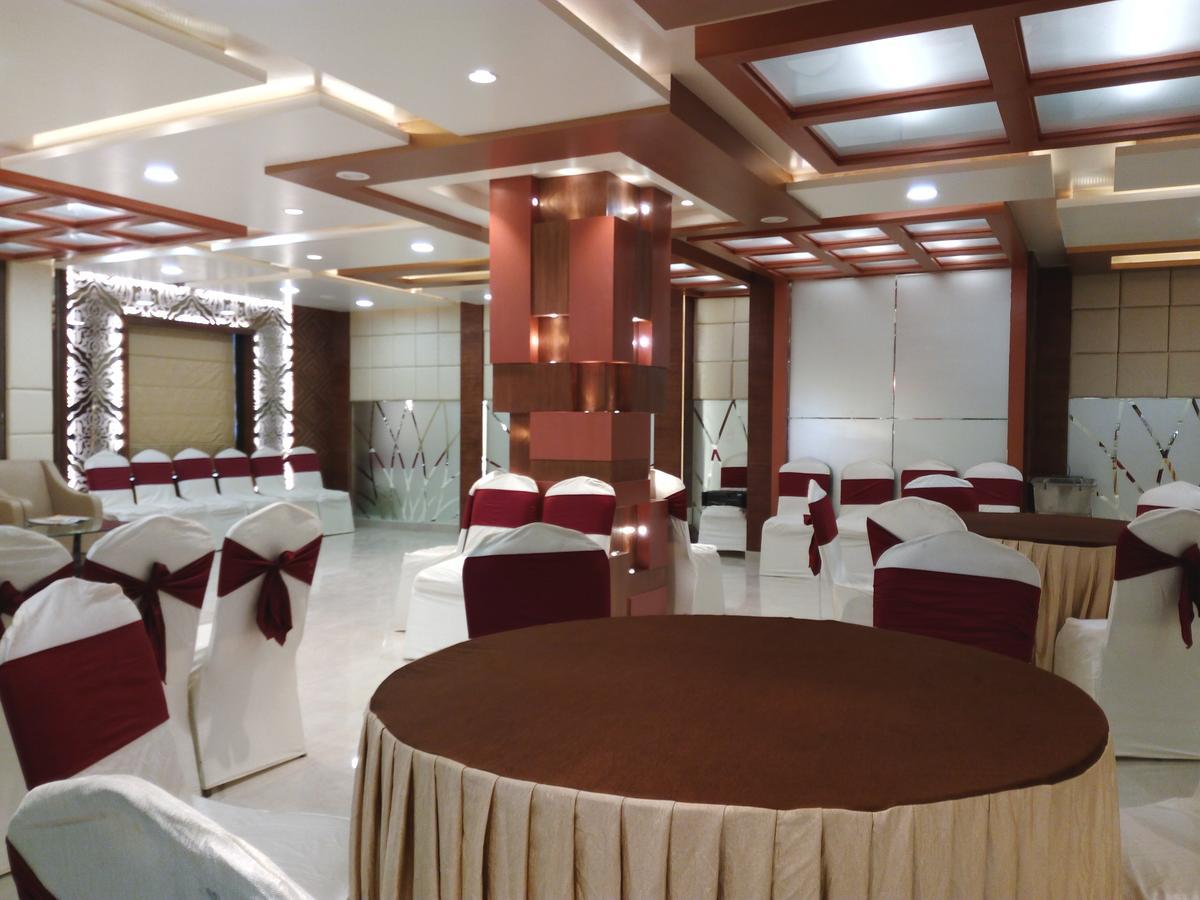 Hotel Ozas Grand Varanasi