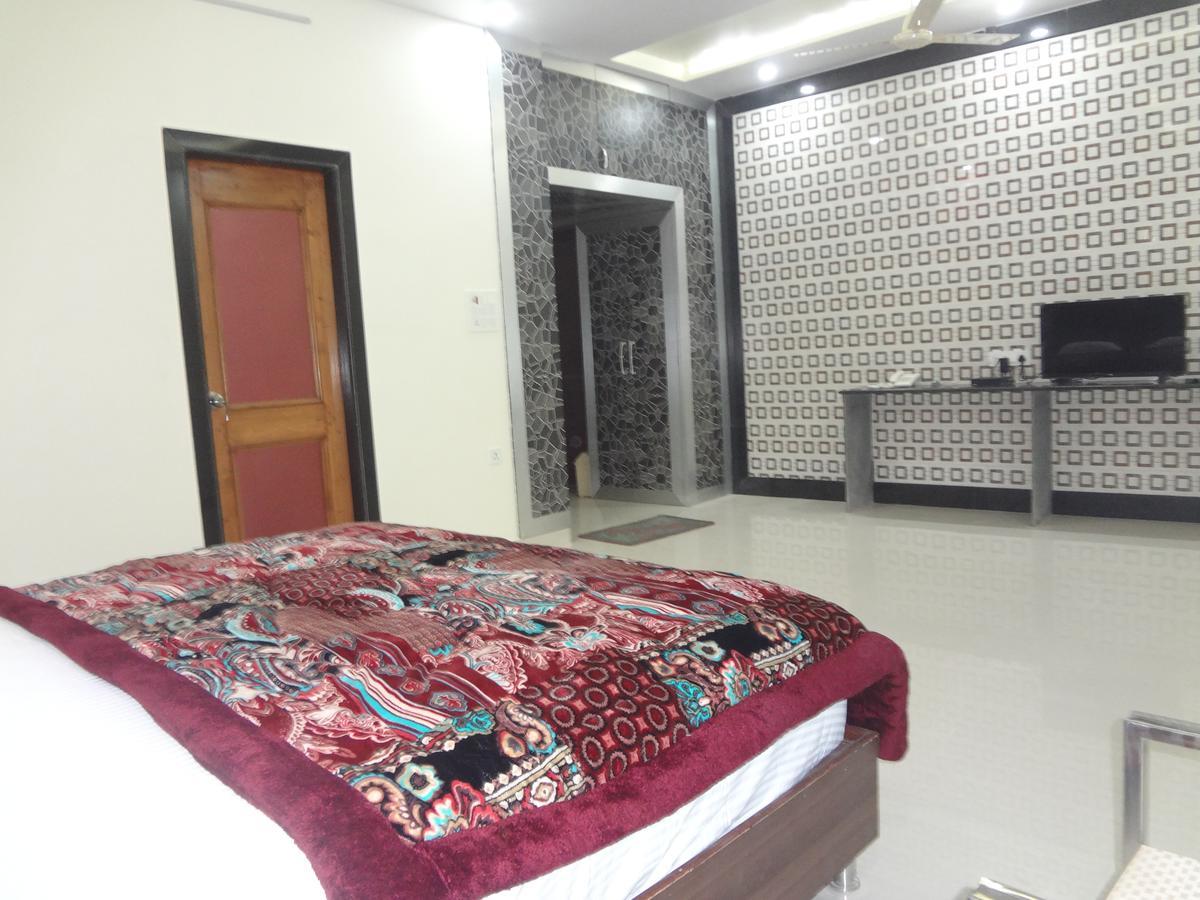 Royal Country Club Hotel Varanasi