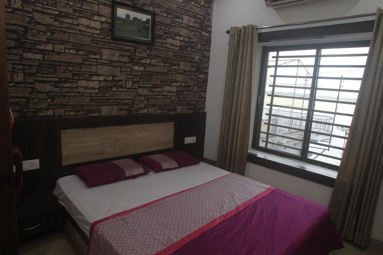 Alakhnanda Guest house *