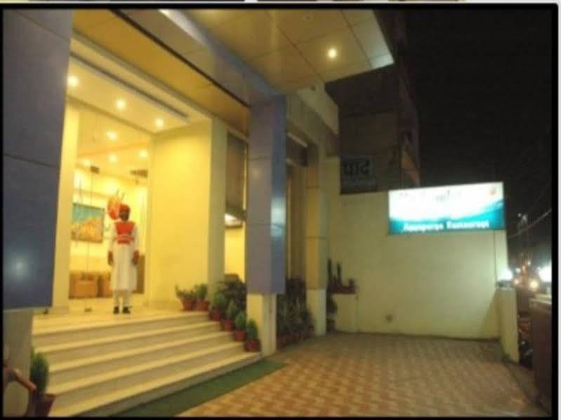 Janhvi International 2*