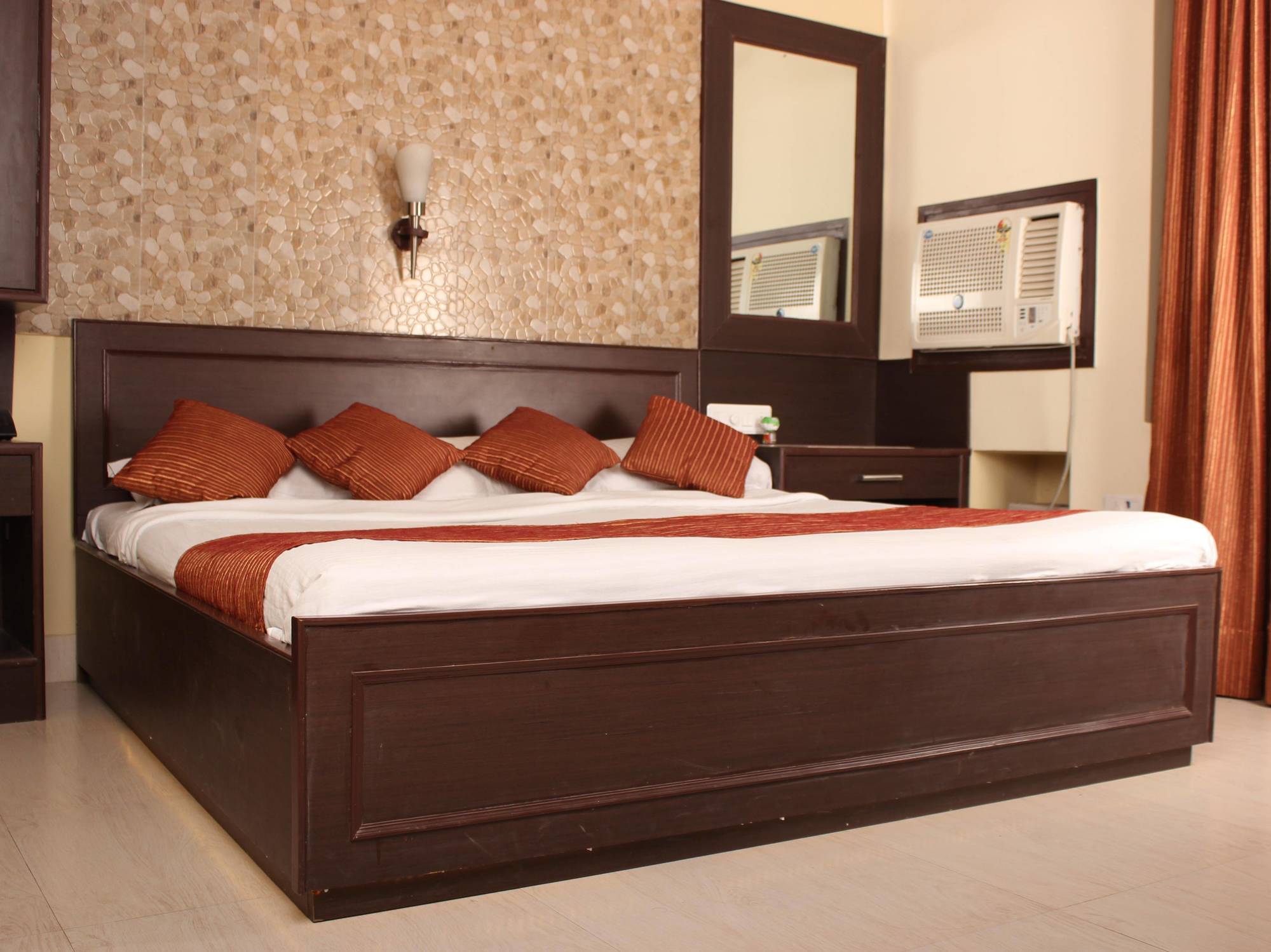 Hotel Varuna 3*