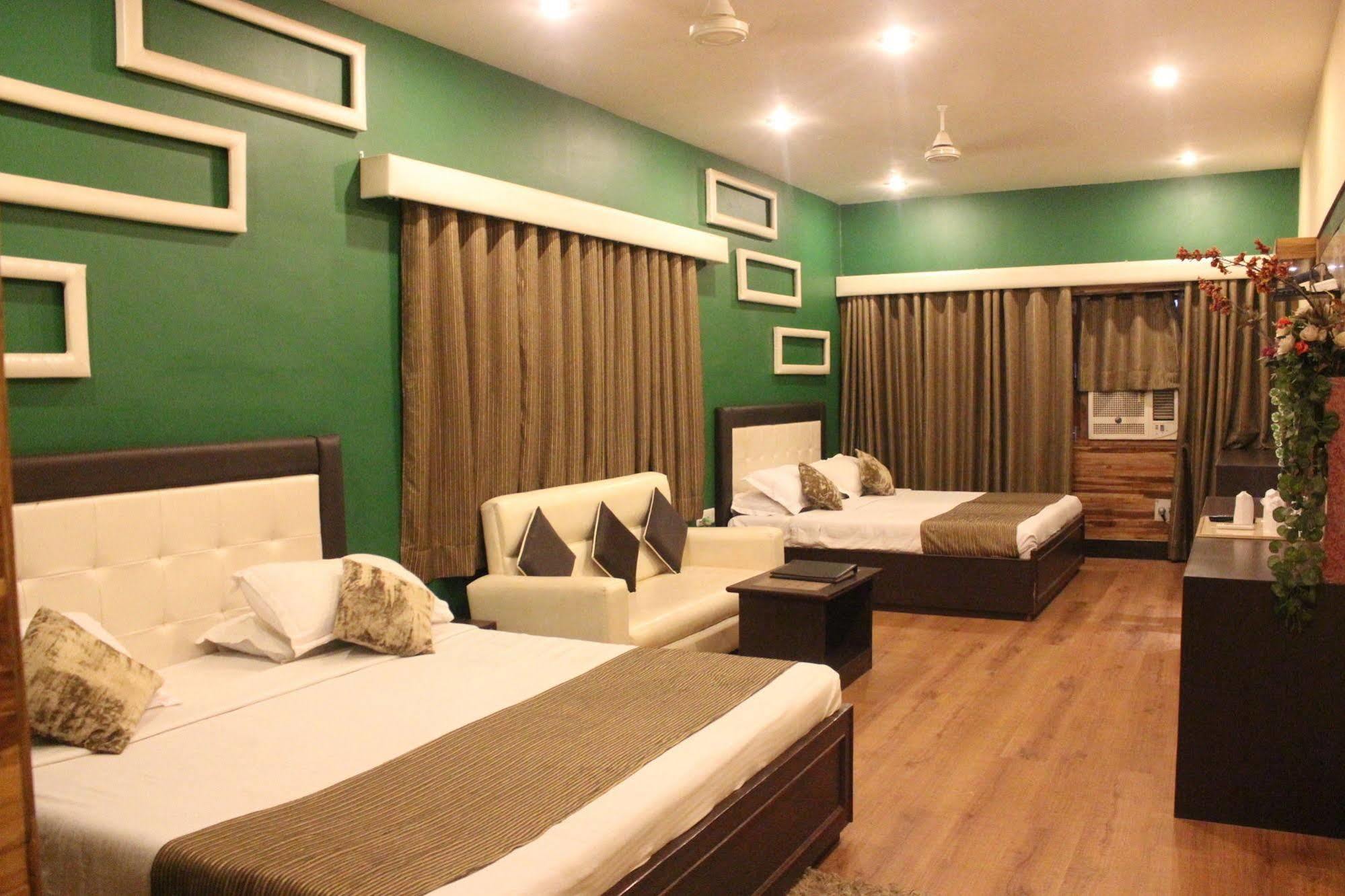 Hotel Varuna 3*