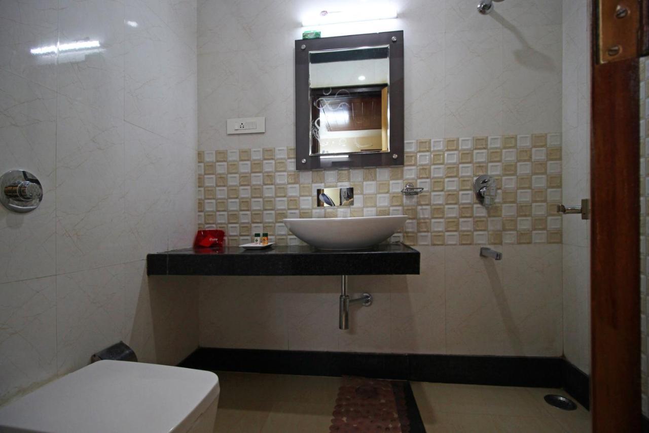 Capital O 4535 Uma Palace Varanasi