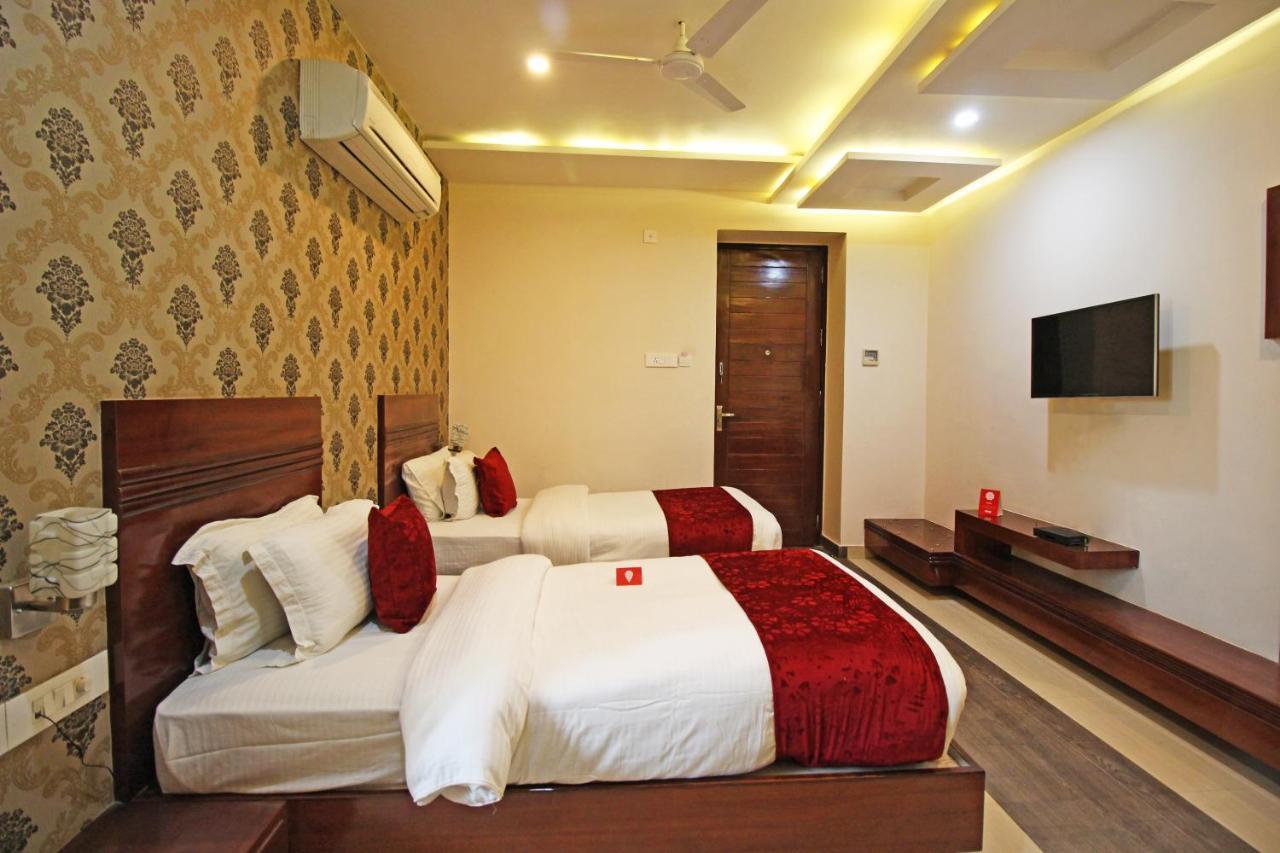 Capital O 4535 Uma Palace Hotel