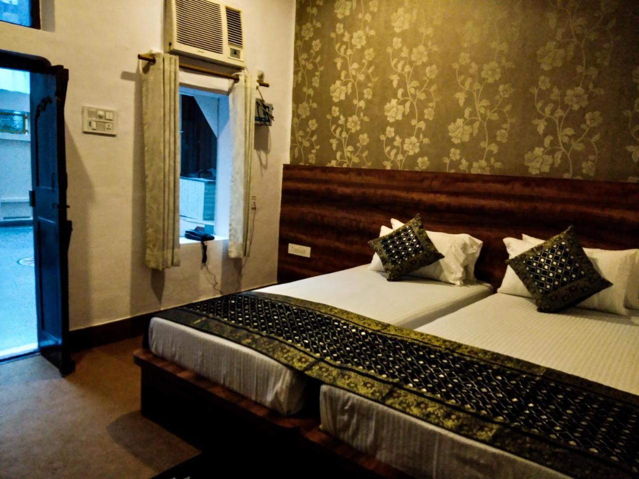 Hotel Elena Varanasi