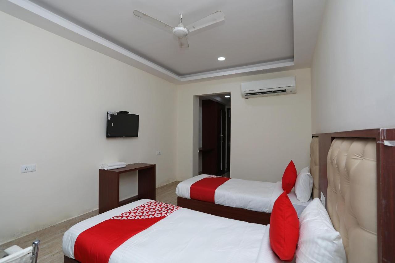 Oyo 19122 Mastana Palace 3*
