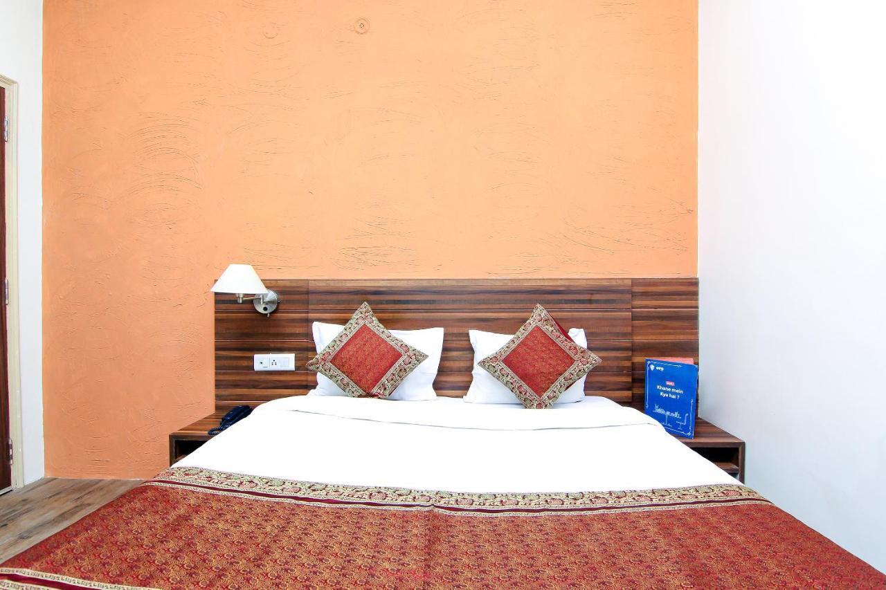 R B International 3* Varanasi