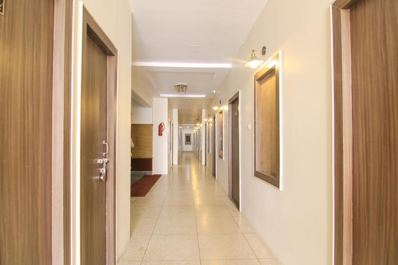 Hotel R B International 3*