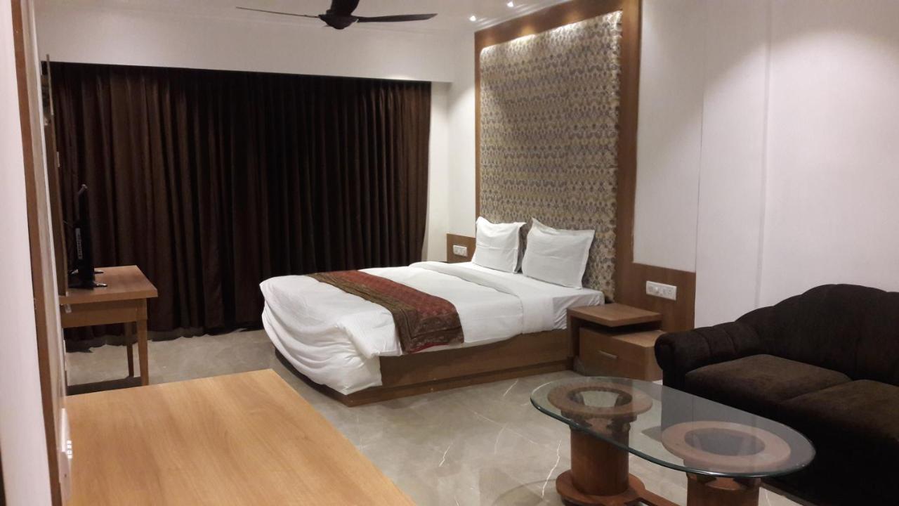 Hotel Sarin 3*