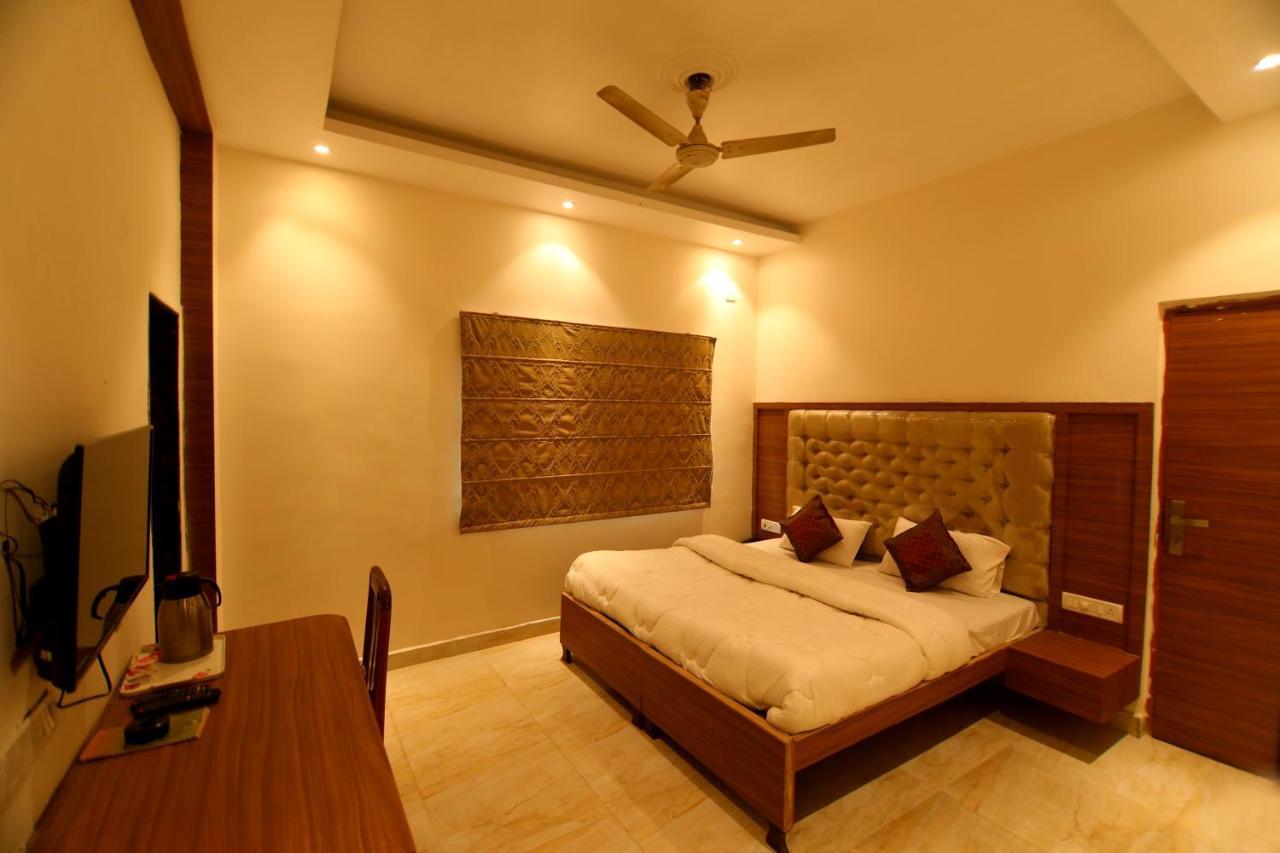 Sarin Hotel Varanasi
