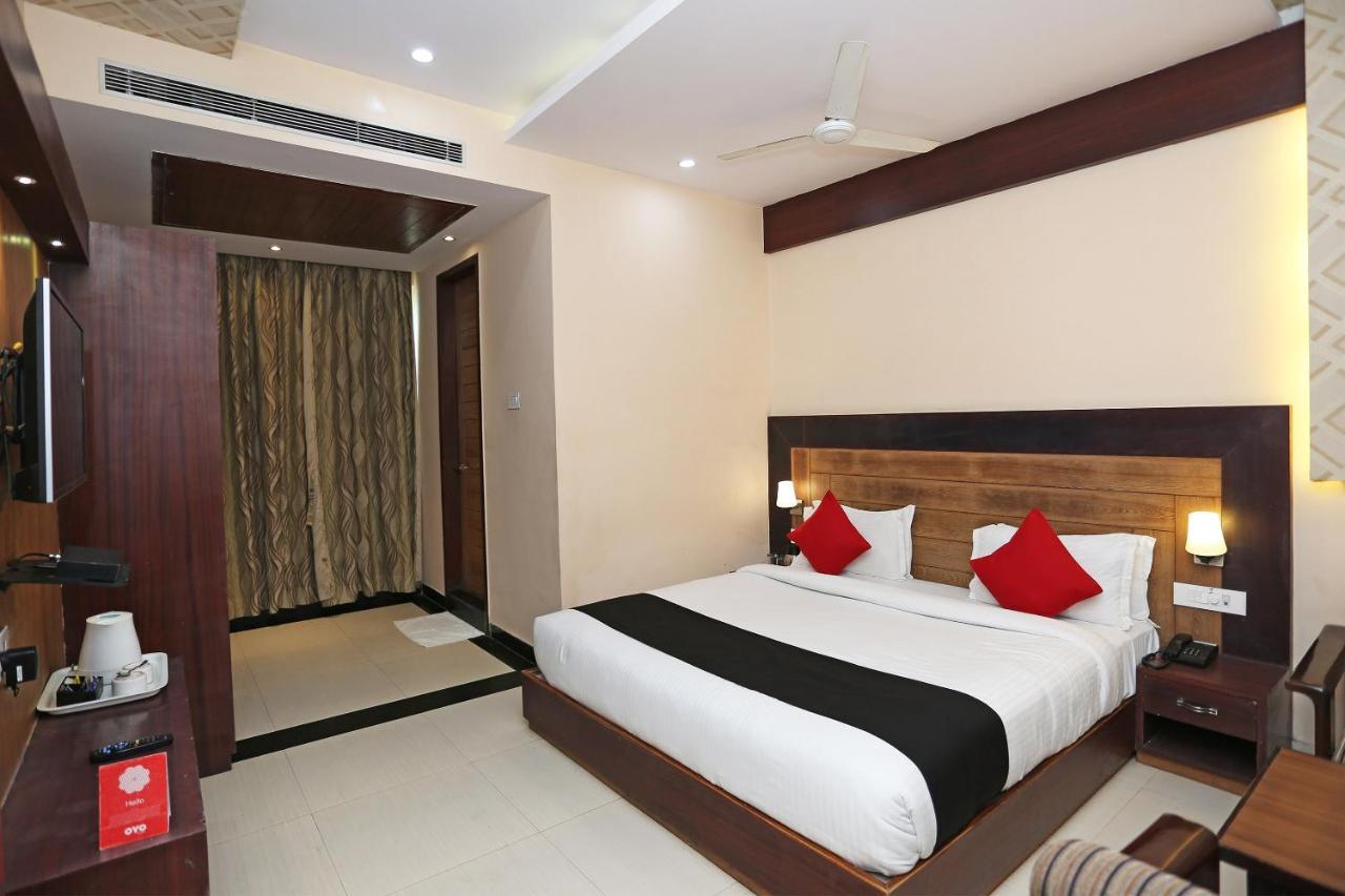 Capital O 4535 Uma Palace Hotel Varanasi