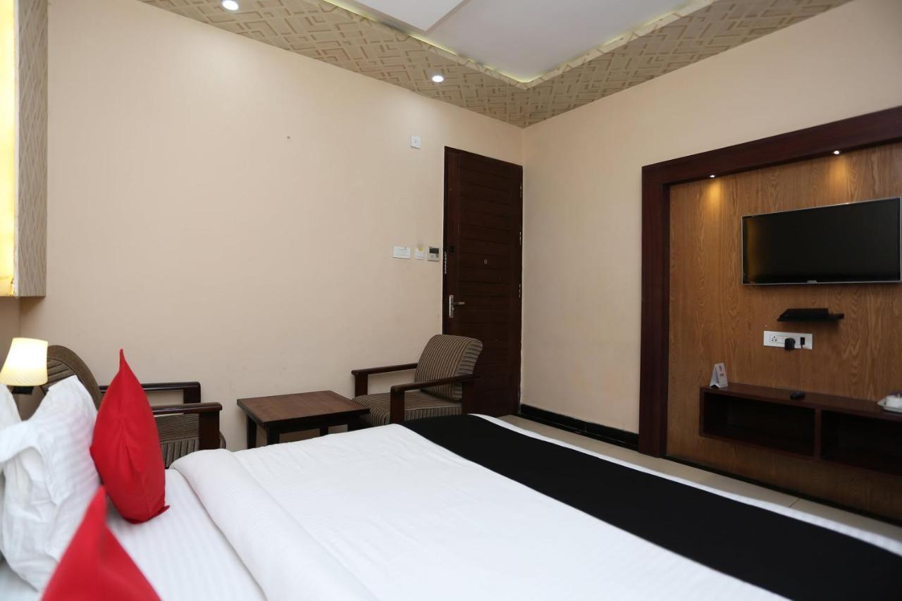 Hotel Capital O 4535 Uma Palace