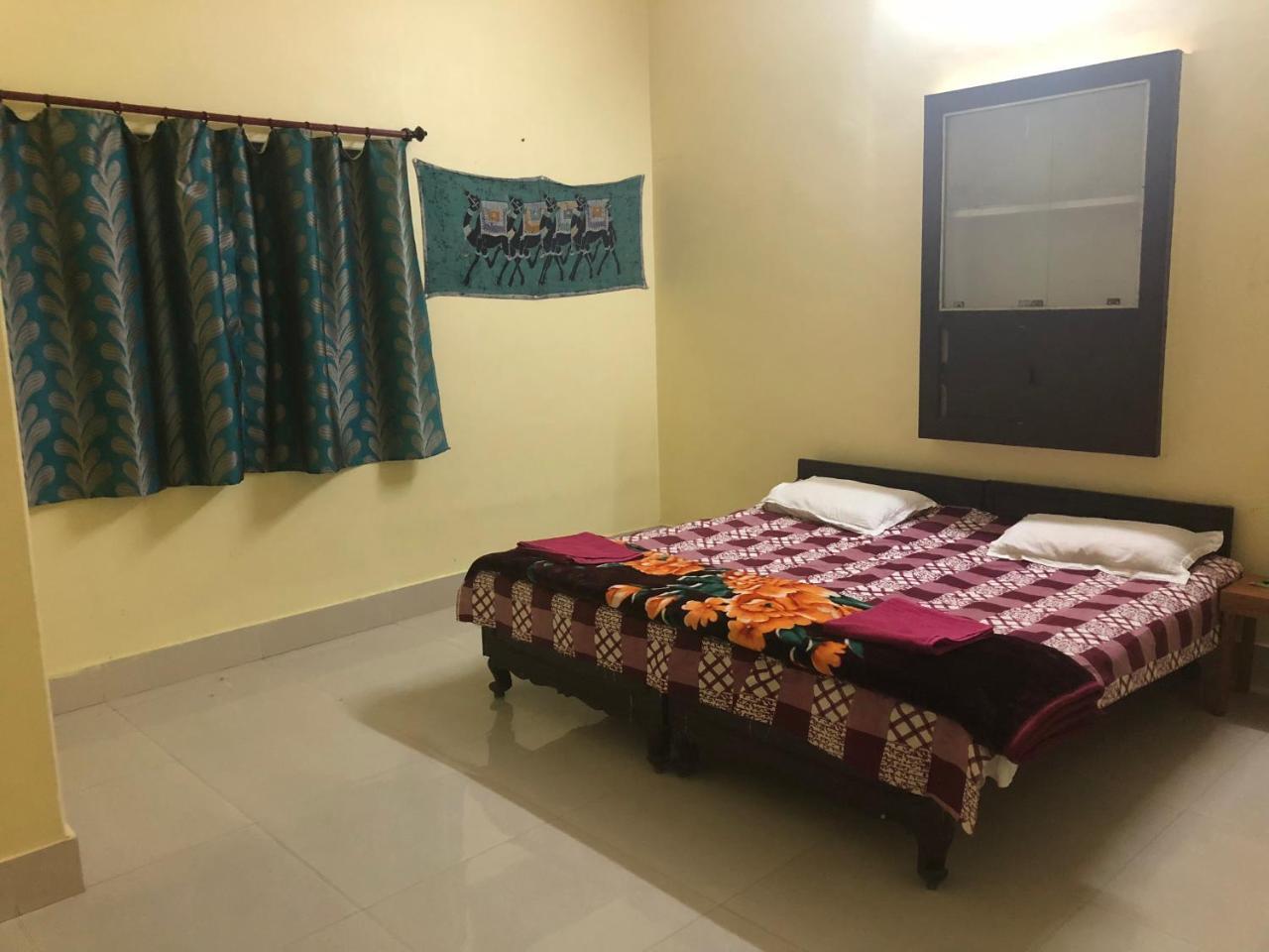 Gangotri Paying Guest House Hotel *