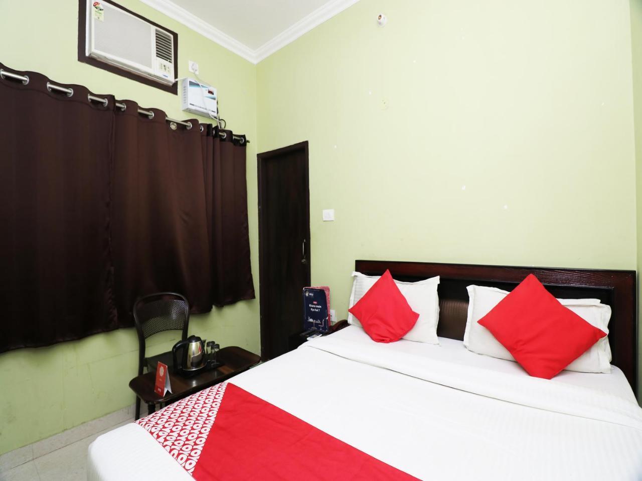 Capital O 11480 Blue Star Hotel Varanasi