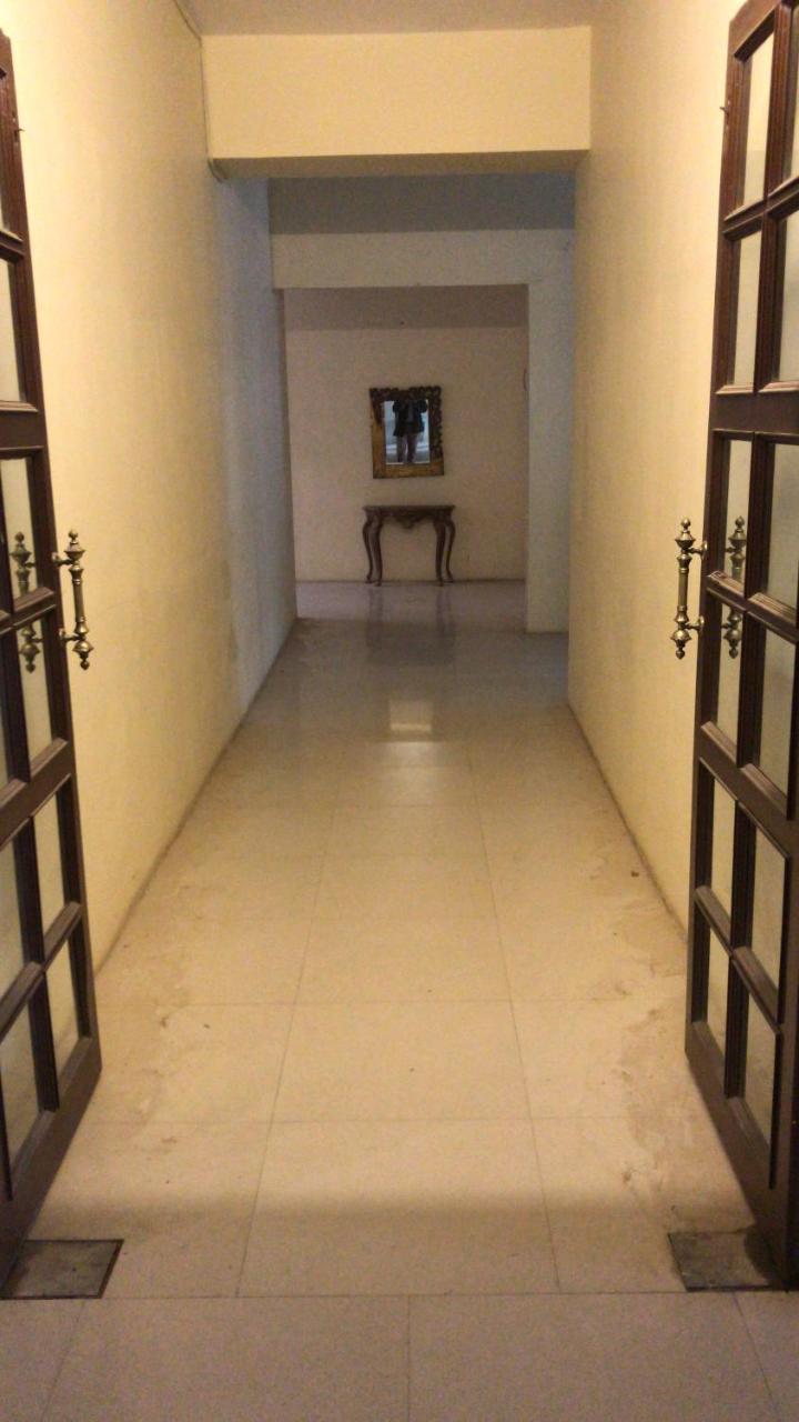 De Paris Varanasi