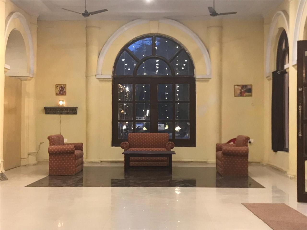De Paris Varanasi
