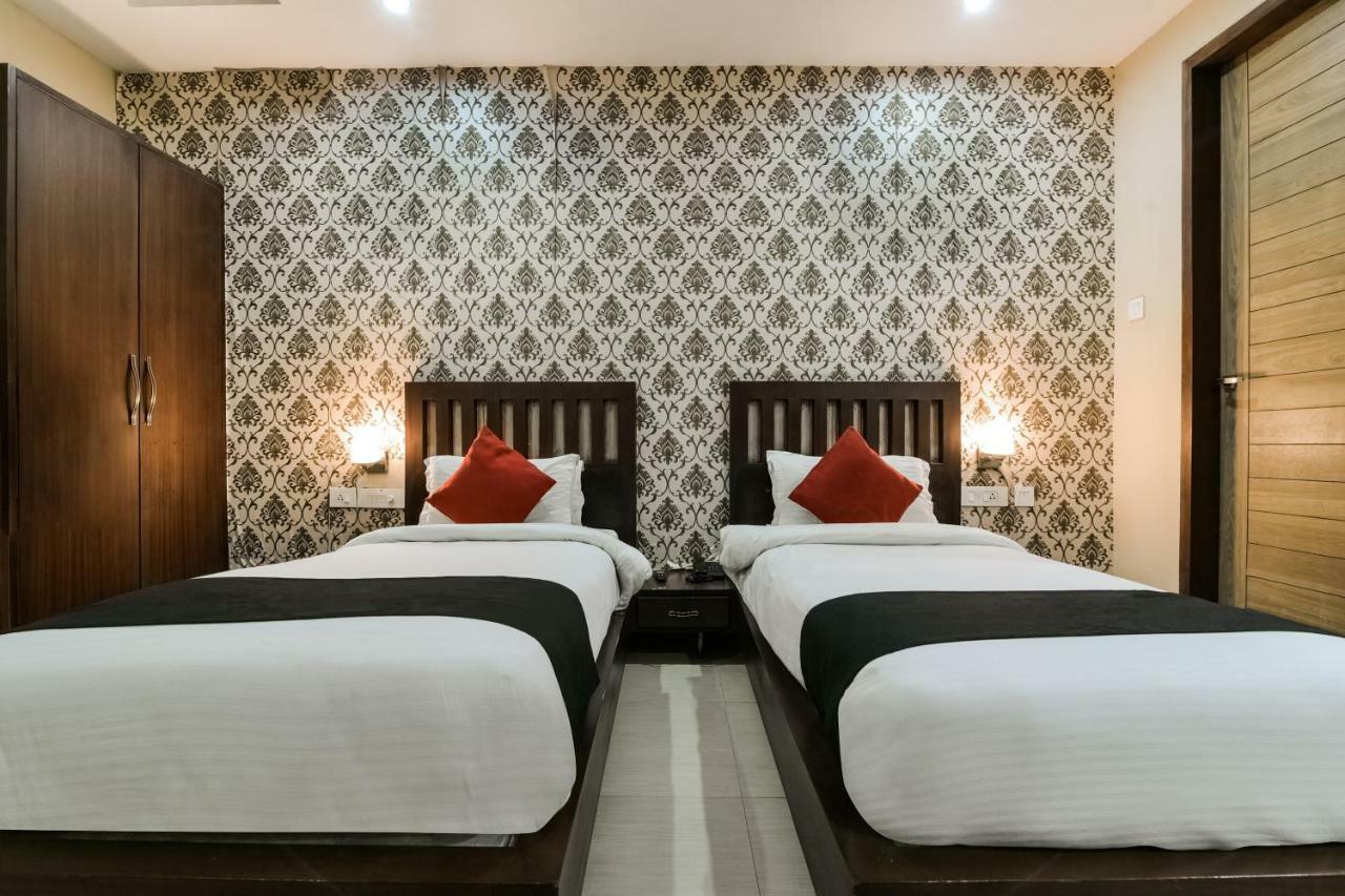 Capital O 4535 Uma Palace Hotel 3*