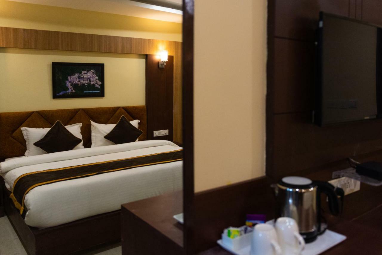 Hotel Shivoy Grand 3*