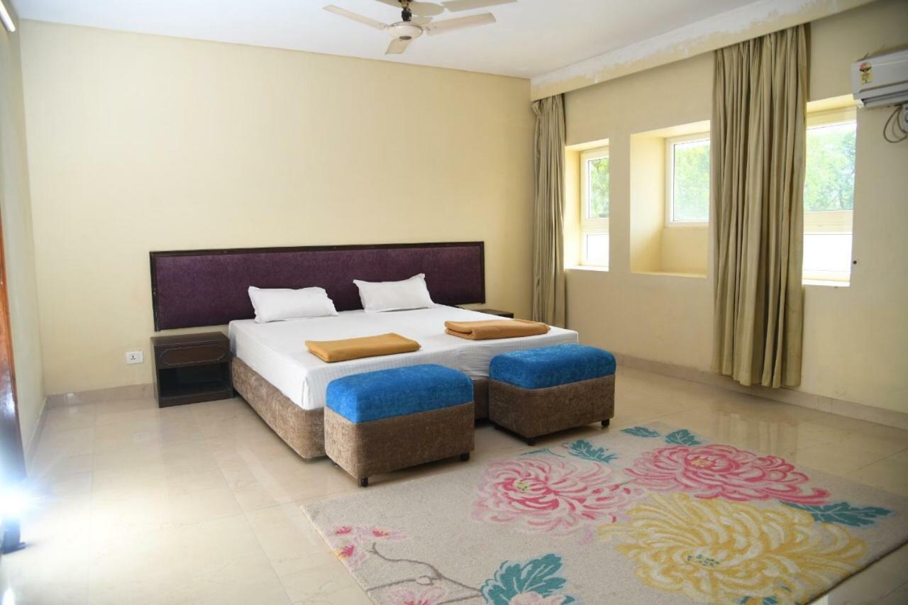 De Paris Hotel 3*