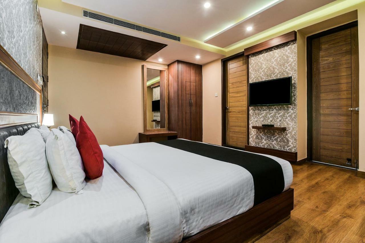 Capital O 4535 Uma Palace 3* Varanasi