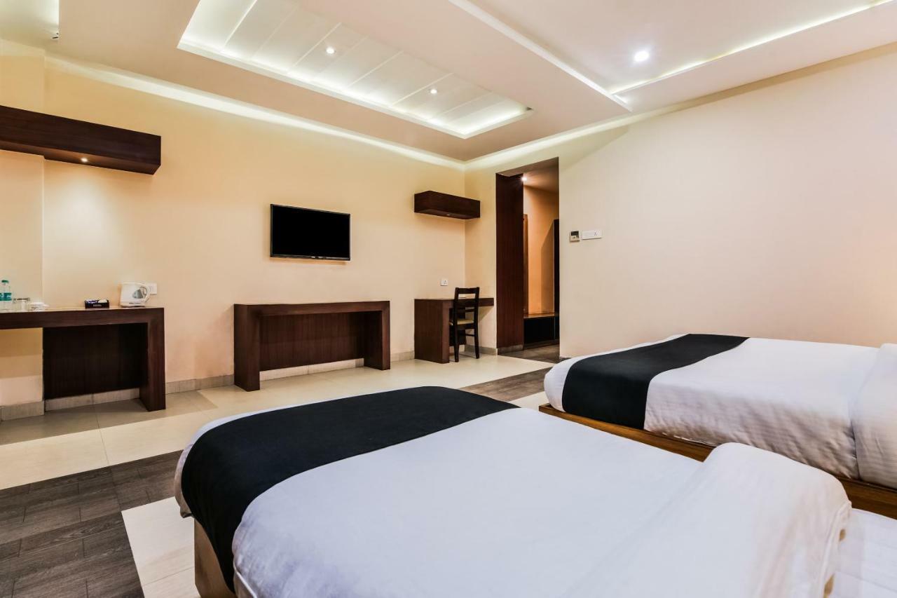 Capital O 4535 Uma Palace Hotel Varanasi