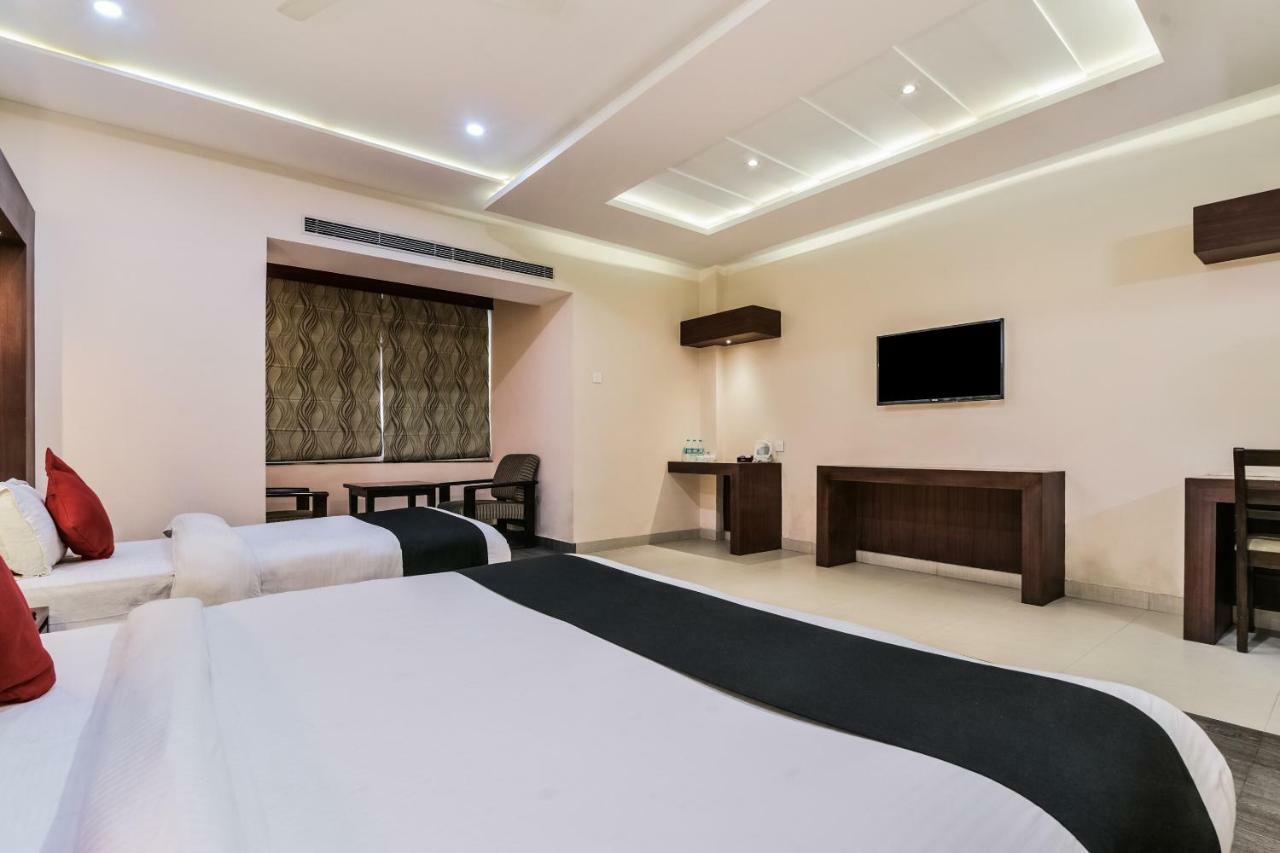 Capital O 4535 Uma Palace 3* Varanasi