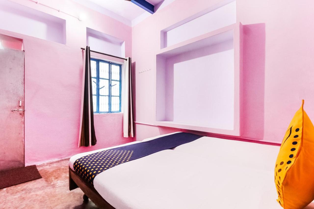 Spot On 67308 Yogi Hotel