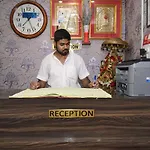 Oyo Flagship 13588 Mahaveer International