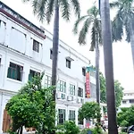 The Hotel Ambassador Inn