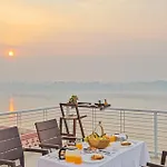 Stayvista At The Ganga House - Holy River Varanasi