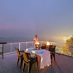 Stayvista At The Ganga House - Holy River Varanasi