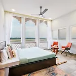 Stayvista At The Ganga House - Holy River Varanasi