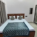 Narayani Paying Guest House