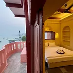 Vintage River Homestay